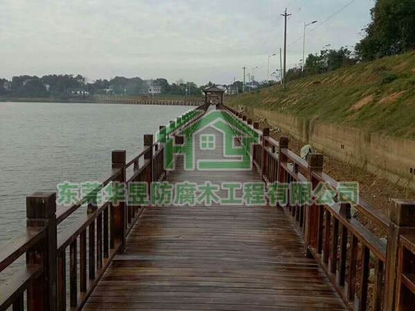 于防腐木棧道所具有的優(yōu)點(diǎn)你知道幾個(gè)？